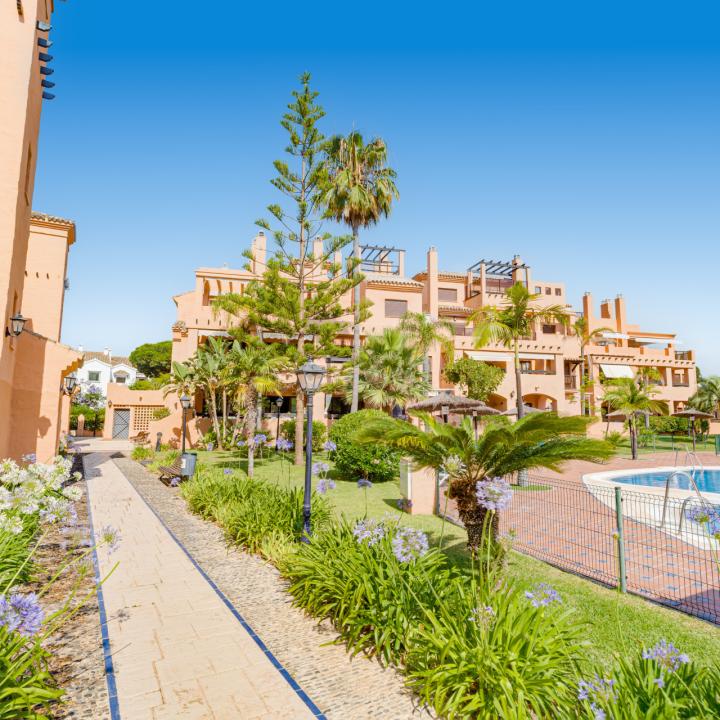 Stunning south-facing , four bedroom, duplex penthouse, located in a sought-after community of Estepona Picture 29