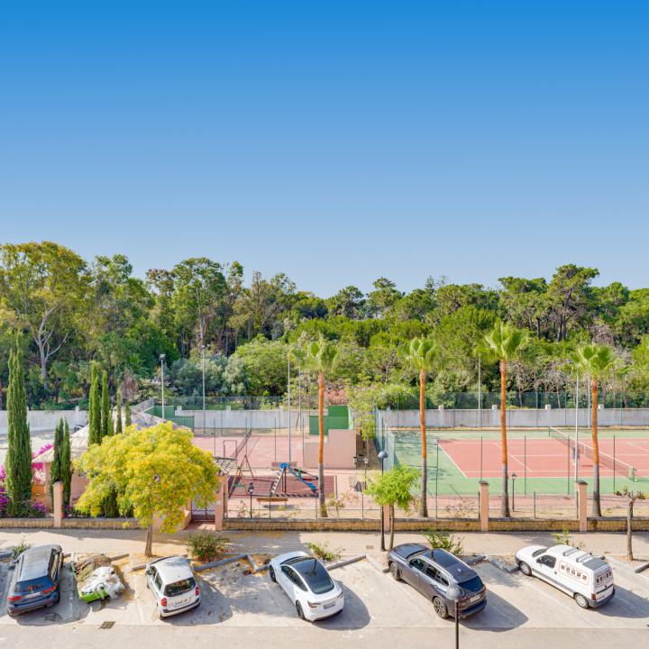 Stunning south-facing , four bedroom, duplex penthouse, located in a sought-after community of Estepona Picture 30