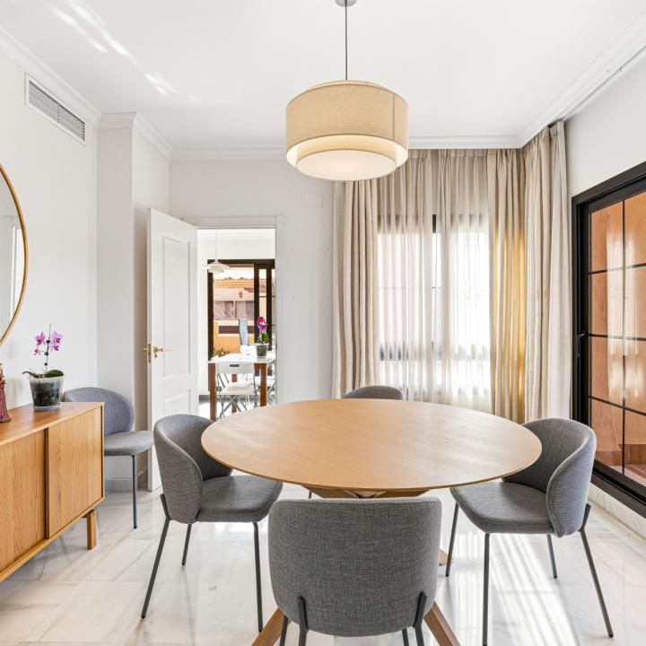 Stunning south-facing , four bedroom, duplex penthouse, located in a sought-after community of Estepona Picture 6