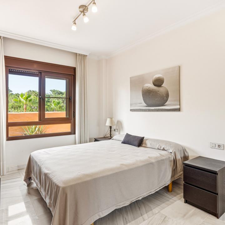 Stunning south-facing , four bedroom, duplex penthouse, located in a sought-after community of Estepona Picture 7