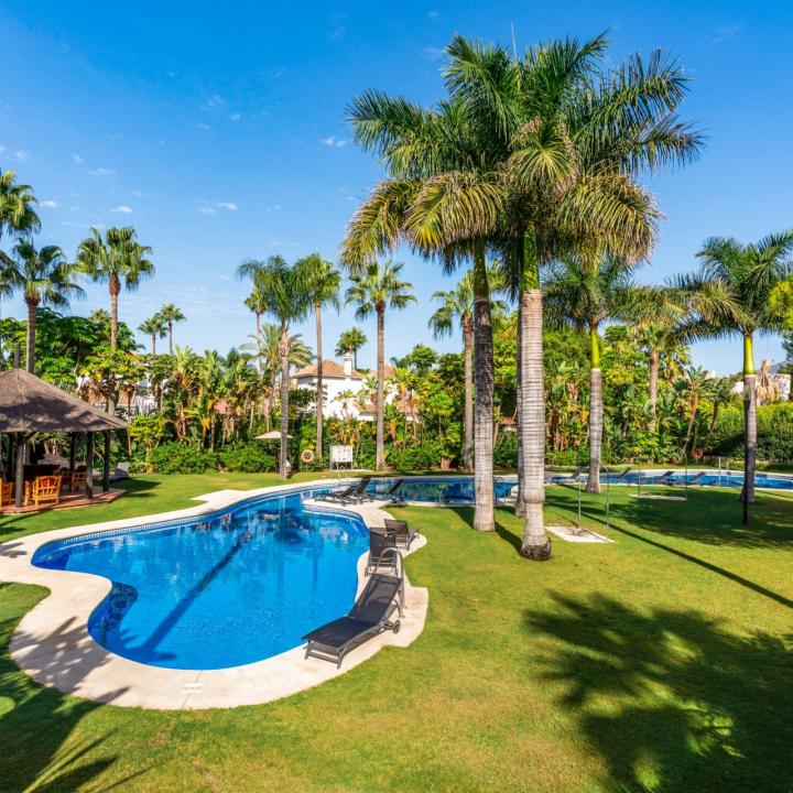 Spacious two bedroom apartment in Las Mimosas – an exclusive gated community located within walking distance of Puerto Banús Picture 14