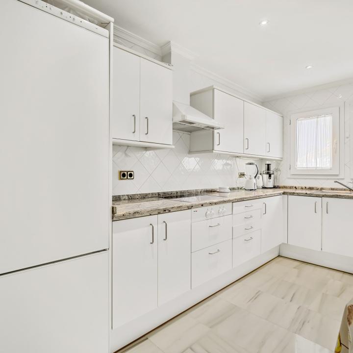 Excellent three bedroom, south facing first floor apartment in the prestigious and gated community Monte Parasio Picture 12