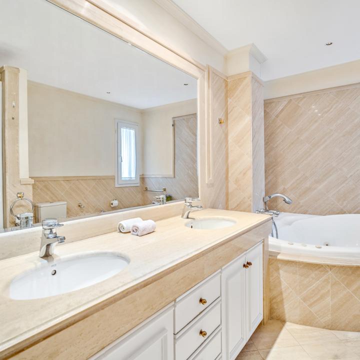 Excellent three bedroom, south facing first floor apartment in the prestigious and gated community Monte Parasio Picture 19