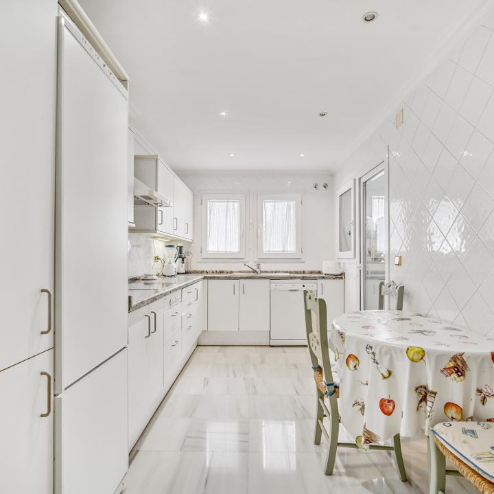 Excellent three bedroom, south facing first floor apartment in the prestigious and gated community Monte Parasio Picture 23