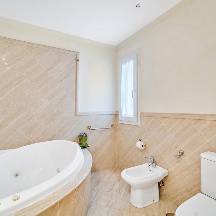 Excellent three bedroom, south facing first floor apartment in the prestigious and gated community Monte Parasio Picture 25