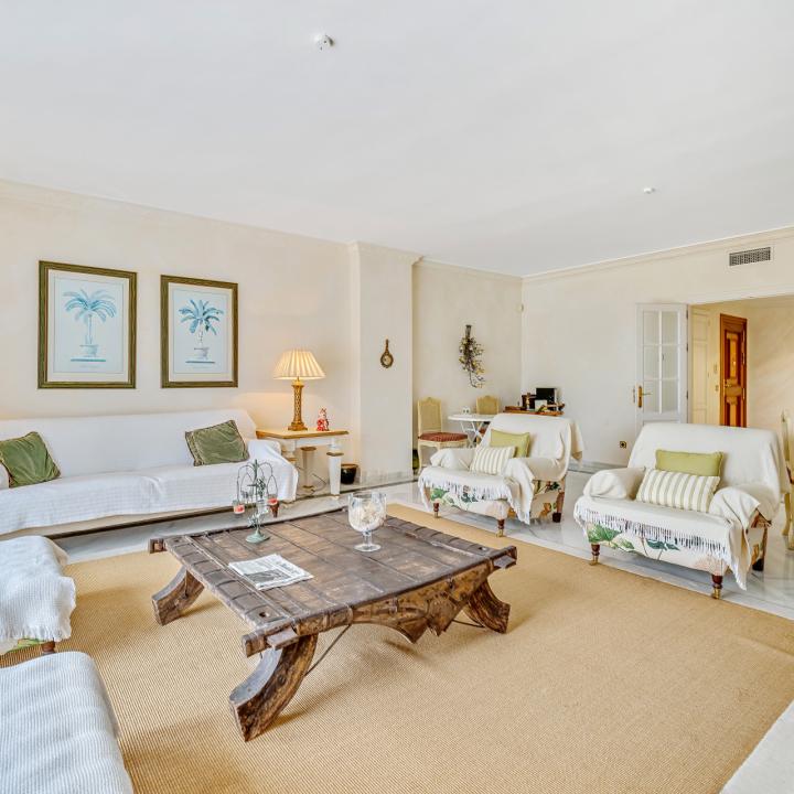 Excellent three bedroom, south facing first floor apartment in the prestigious and gated community Monte Parasio Picture 3