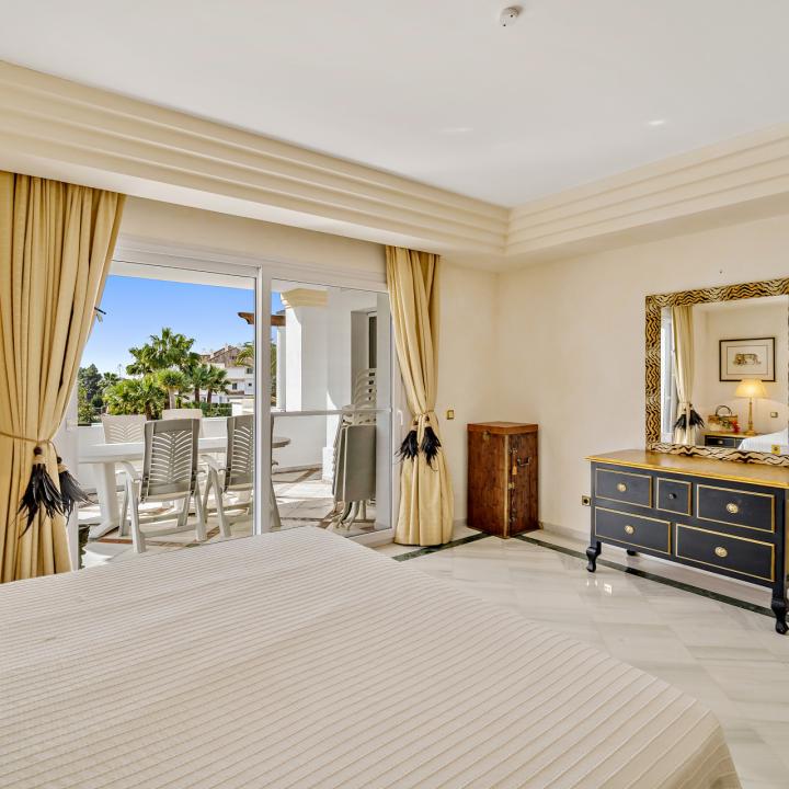 Excellent three bedroom, south facing first floor apartment in the prestigious and gated community Monte Parasio Picture 7