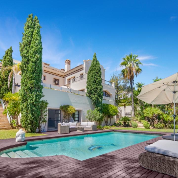 Impressive four bedroom, south east facing Villa located in the exclusive gated community of Reserva de la Quinta Picture
