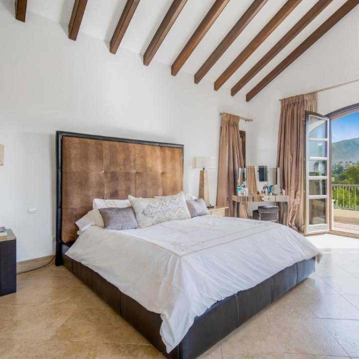 Impressive four bedroom, south east facing Villa located in the exclusive gated community of Reserva de la Quinta Picture 10