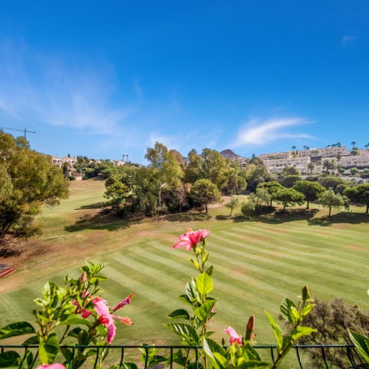 Impressive four bedroom, south east facing Villa located in the exclusive gated community of Reserva de la Quinta Picture 13