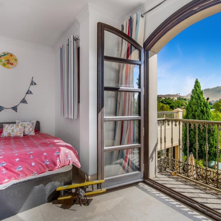 Impressive four bedroom, south east facing Villa located in the exclusive gated community of Reserva de la Quinta Picture 14