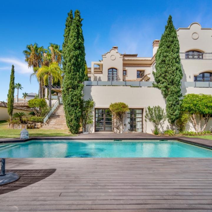 Impressive four bedroom, south east facing Villa located in the exclusive gated community of Reserva de la Quinta Picture 16