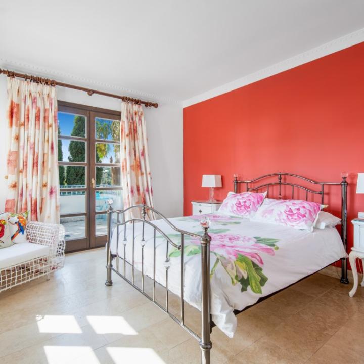 Impressive four bedroom, south east facing Villa located in the exclusive gated community of Reserva de la Quinta Picture 23
