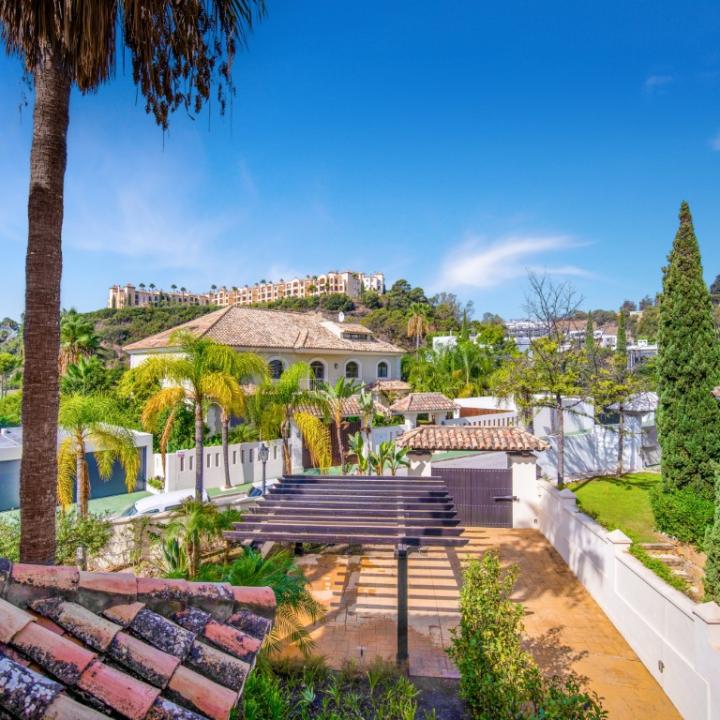 Impressive four bedroom, south east facing Villa located in the exclusive gated community of Reserva de la Quinta Picture 29