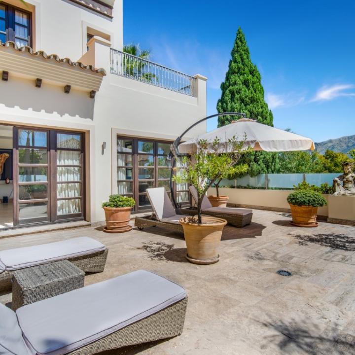 Impressive four bedroom, south east facing Villa located in the exclusive gated community of Reserva de la Quinta Picture 34