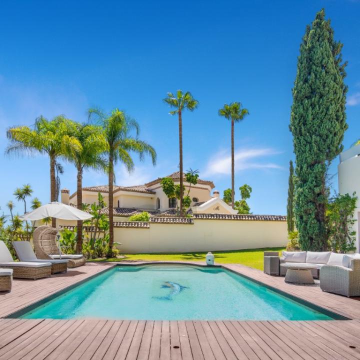 Impressive four bedroom, south east facing Villa located in the exclusive gated community of Reserva de la Quinta Picture 37