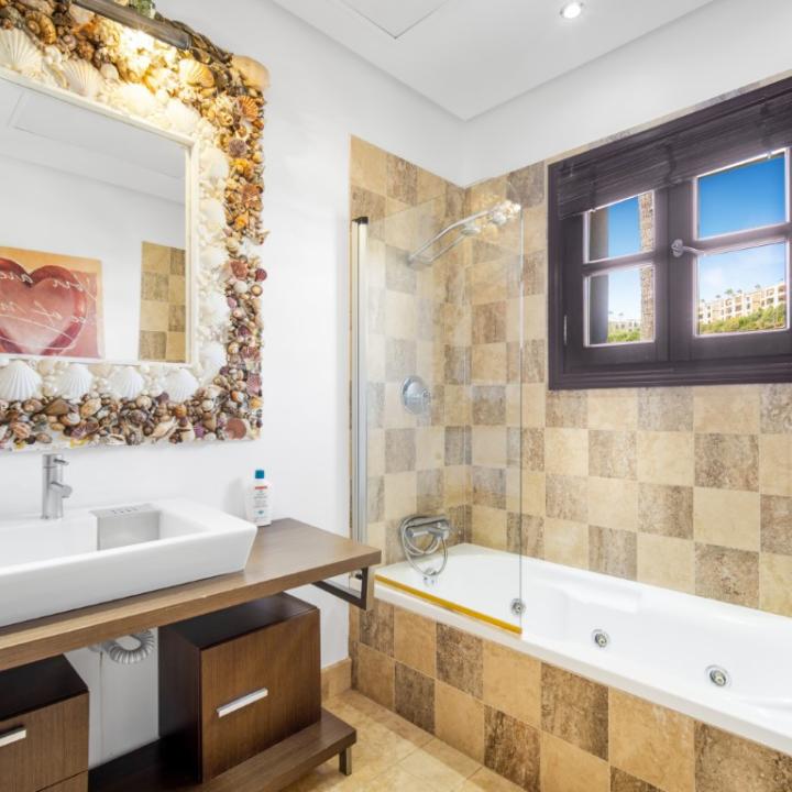 Impressive four bedroom, south east facing Villa located in the exclusive gated community of Reserva de la Quinta Picture 38