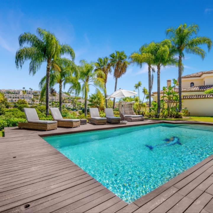 Impressive four bedroom, south east facing Villa located in the exclusive gated community of Reserva de la Quinta Picture 3