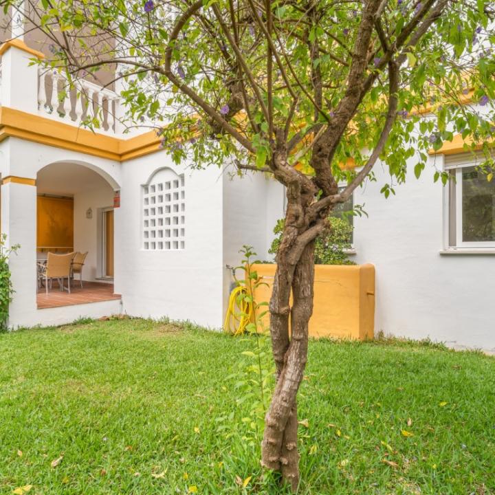 Wonderful three bedroom, ground floor apartment in the gated community of La Dama De Noche, Marbella Picture 1