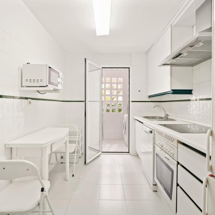 Wonderful three bedroom, ground floor apartment in the gated community of La Dama De Noche, Marbella Picture 4