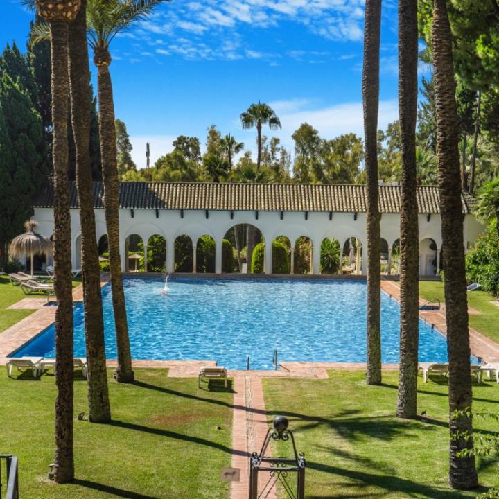 Wonderful three bedroom ground floor apartment in the exceptional gated community of Señorio de Marbella Picture