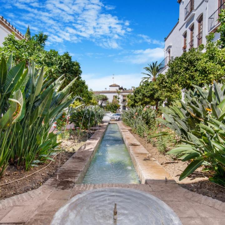 Wonderful three bedroom ground floor apartment in the exceptional gated community of Señorio de Marbella Picture 3