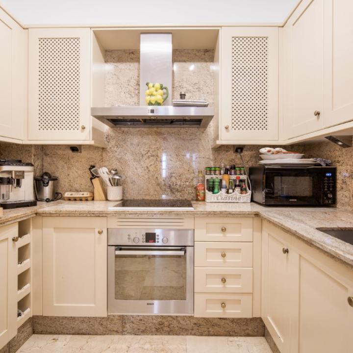 Wonderful three bedroom ground floor apartment in the exceptional gated community of Señorio de Marbella Picture 6