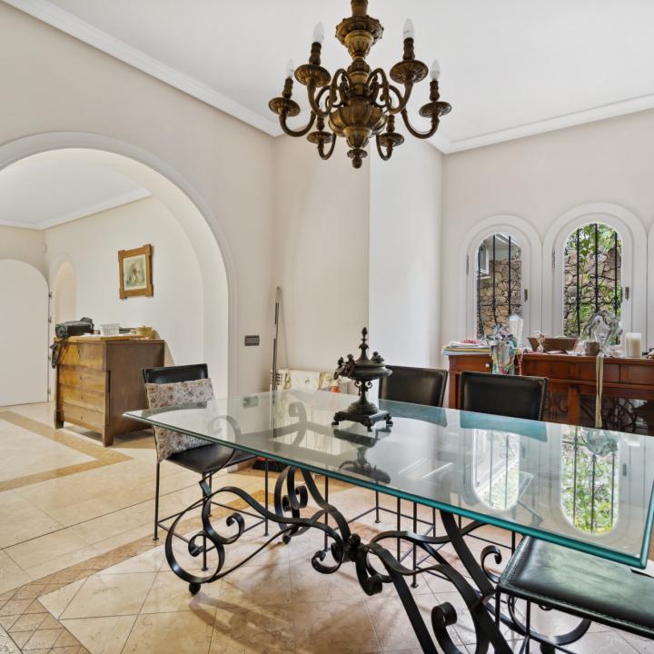 Fantastic four bedroom, south facing, Andalucian style villa in Nagueles, Marbella Picture 4