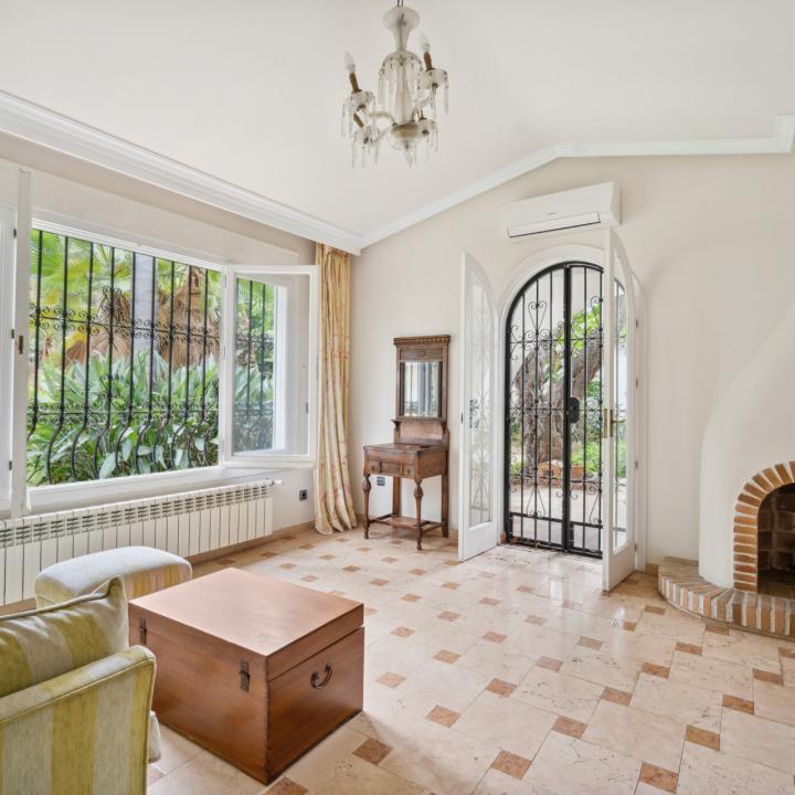 Fantastic four bedroom, south facing, Andalucian style villa in Nagueles, Marbella Picture 6