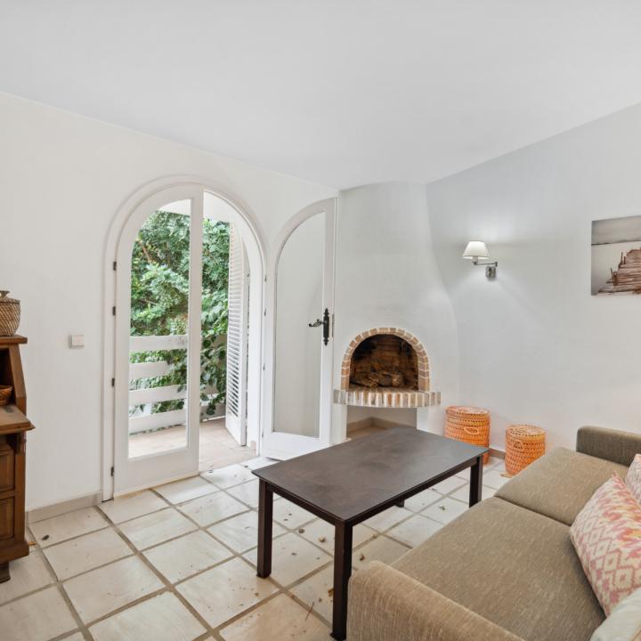 Fantastic four bedroom, south facing, Andalucian style villa in Nagueles, Marbella Picture 7