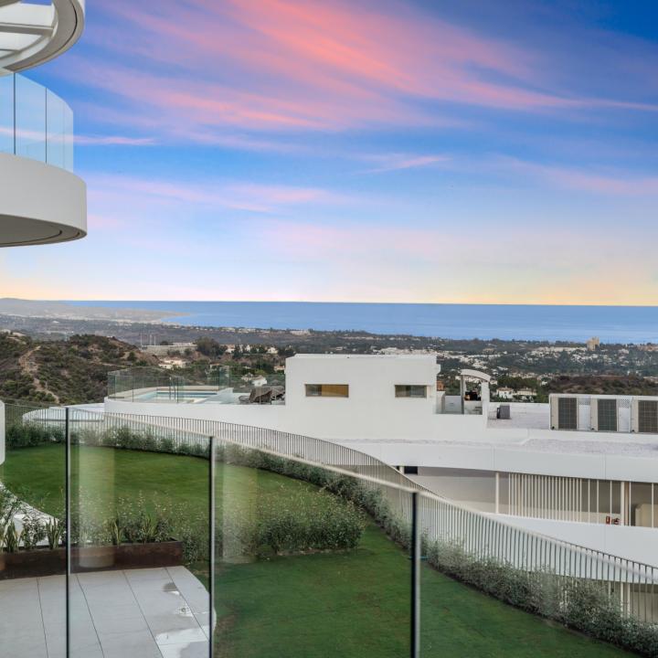 Luxury three bedroom apartment located in the brand new exclusive community The View, Benahavis Picture 15