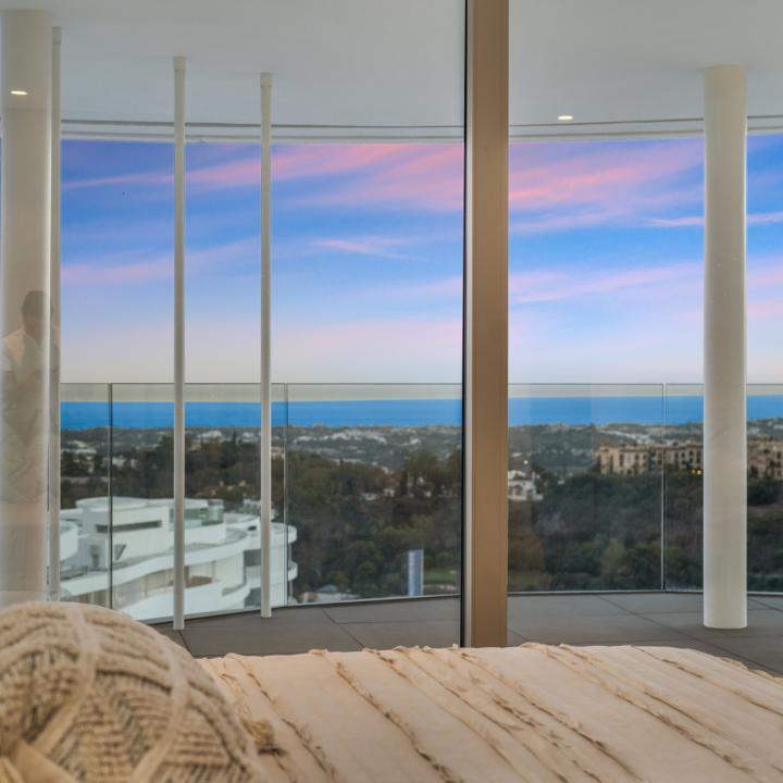 Luxury three bedroom apartment located in the brand new exclusive community The View, Benahavis Picture 17