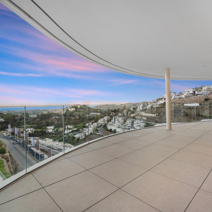 Luxury three bedroom apartment located in the brand new exclusive community The View, Benahavis Picture 1