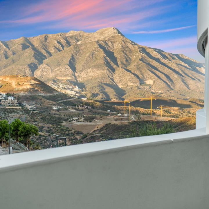 Luxury three bedroom apartment located in the brand new exclusive community The View, Benahavis Picture 25