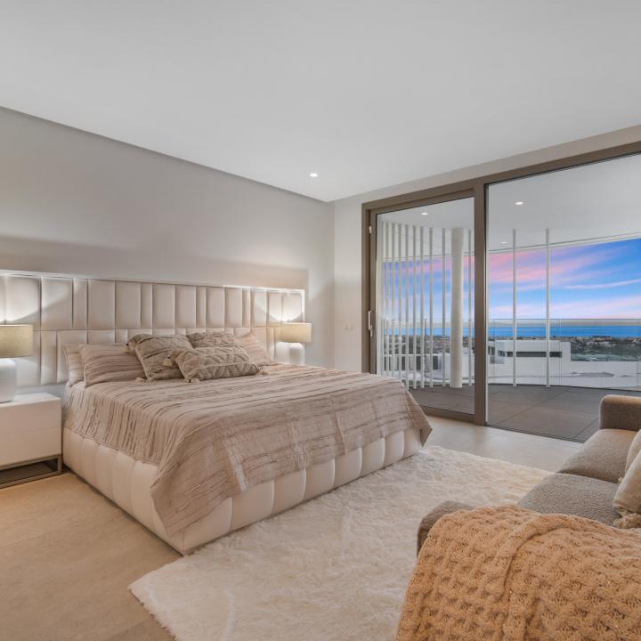 Luxury three bedroom apartment located in the brand new exclusive community The View, Benahavis Picture 2
