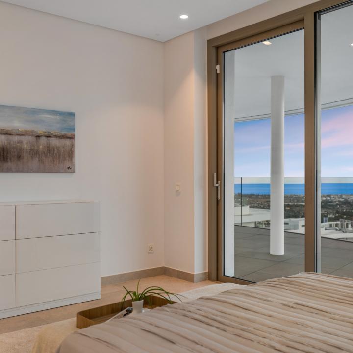 Luxury three bedroom apartment located in the brand new exclusive community The View, Benahavis Picture 31