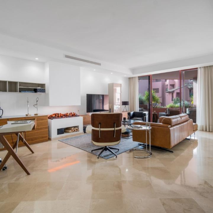 Exceptional two bedroom south facing apartment in Menara Beach with magnificent sea views Picture 10
