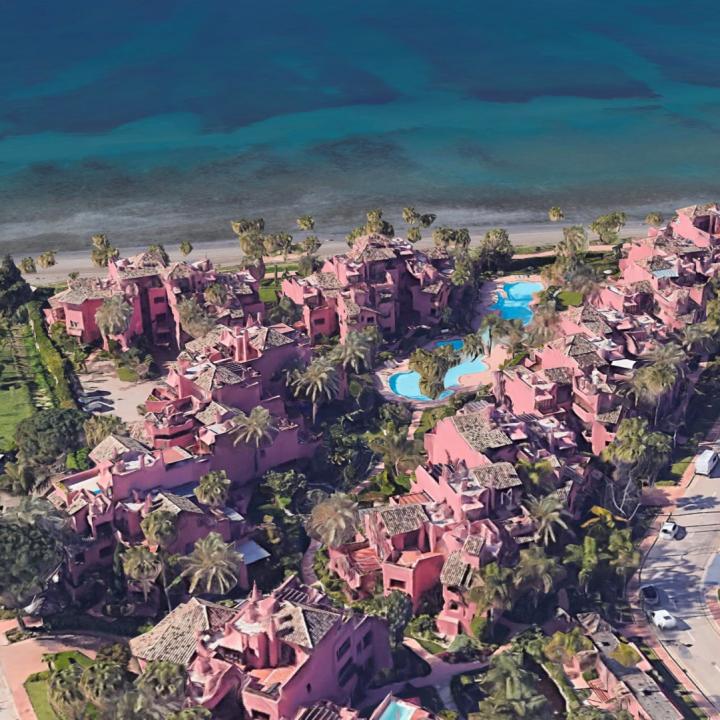 Exceptional two bedroom south facing apartment in Menara Beach with magnificent sea views Picture 17