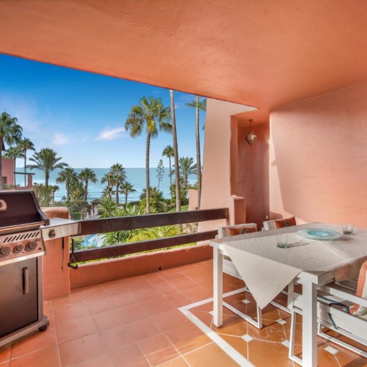 Exceptional two bedroom south facing apartment in Menara Beach with magnificent sea views Picture 5