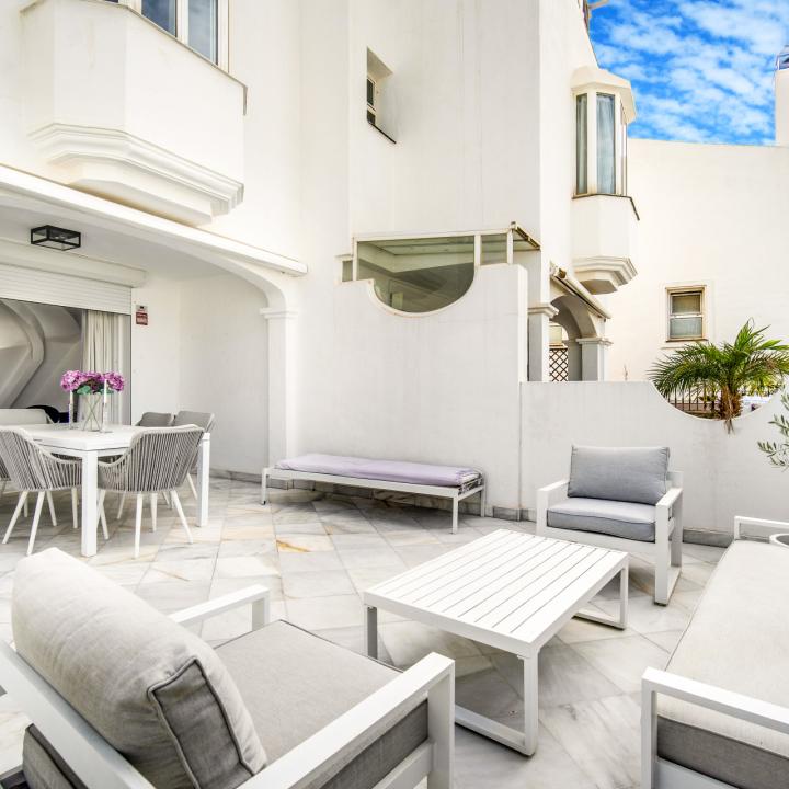 Excellent three bedroom, south facing townhouse in the gated community of Arco Iris on the Golden Mile with sea views Picture 10