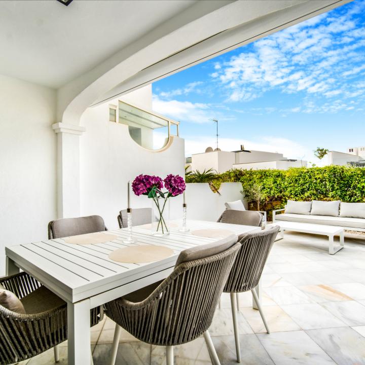 Excellent three bedroom, south facing townhouse in the gated community of Arco Iris on the Golden Mile with sea views Picture 12