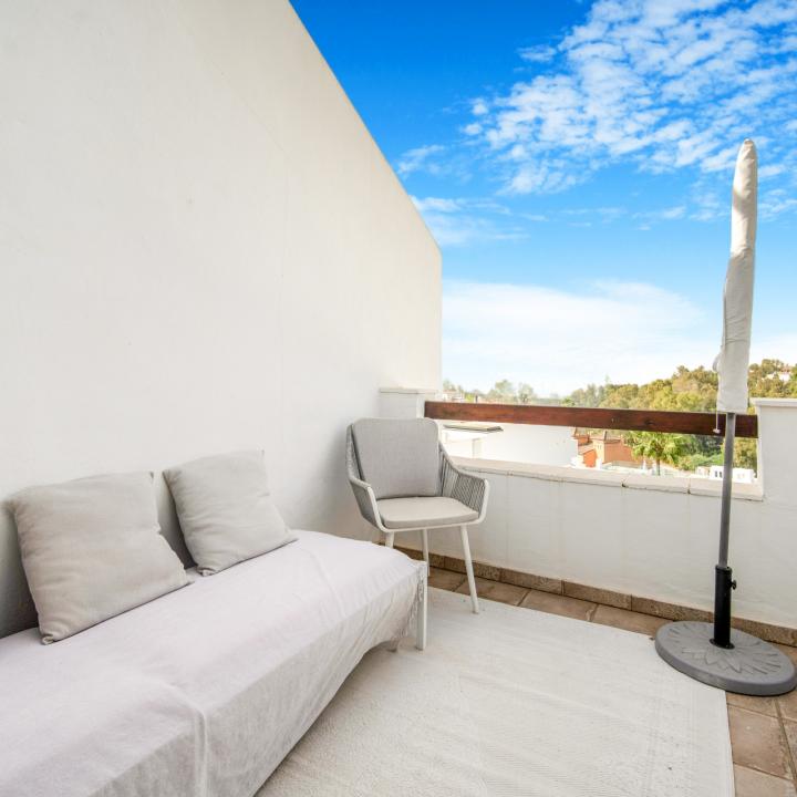 Excellent three bedroom, south facing townhouse in the gated community of Arco Iris on the Golden Mile with sea views Picture 13