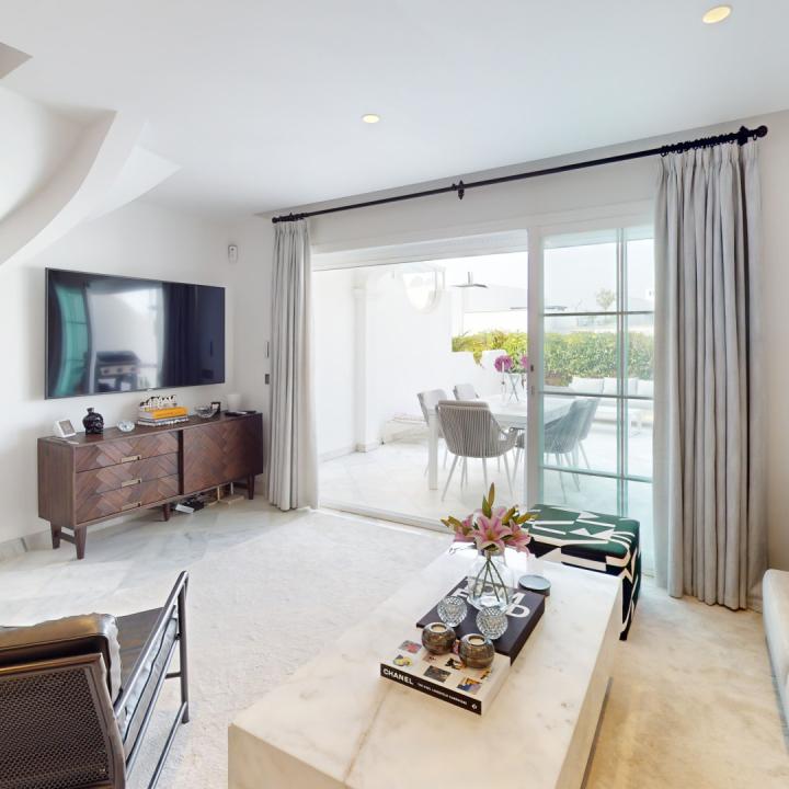 Excellent three bedroom, south facing townhouse in the gated community of Arco Iris on the Golden Mile with sea views Picture 14