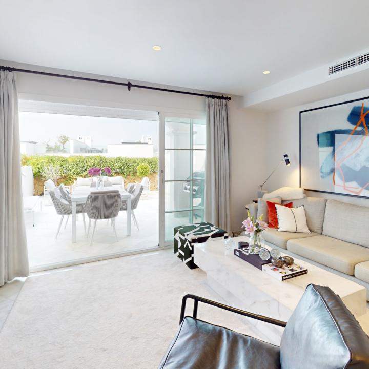 Excellent three bedroom, south facing townhouse in the gated community of Arco Iris on the Golden Mile with sea views Picture 1