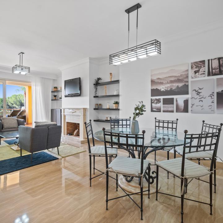 Impressive three bedroom, south facing elevated ground floor apartment in Condado de Sierra Blanca Picture 1