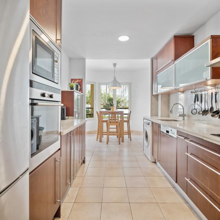 Impressive three bedroom, south facing elevated ground floor apartment in Condado de Sierra Blanca Picture 20