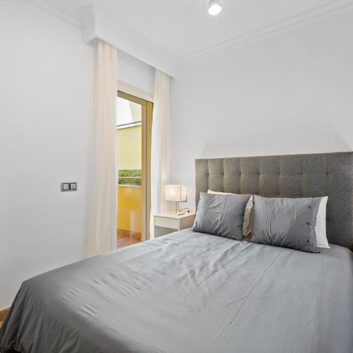 Impressive three bedroom, south facing elevated ground floor apartment in Condado de Sierra Blanca Picture 8