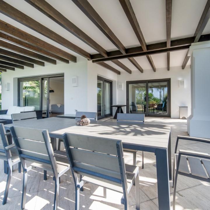 Elegant five bedroom south facing luxury villa in Village Las Lomas de Magna Marbella Picture 11
