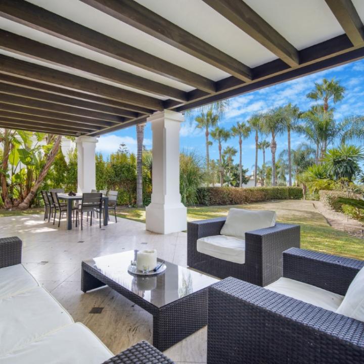 Elegant five bedroom south facing luxury villa in Village Las Lomas de Magna Marbella Picture 7