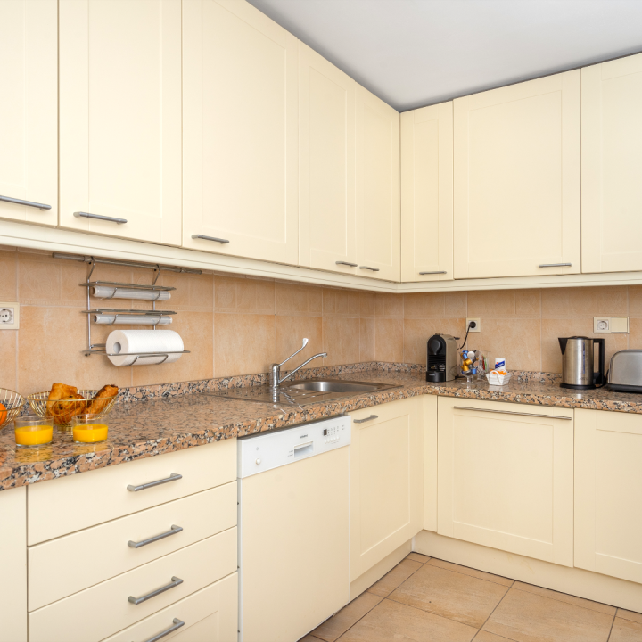 Excellent three bedroom, first floor apartment on Marbella’s Golden Mile Picture 14